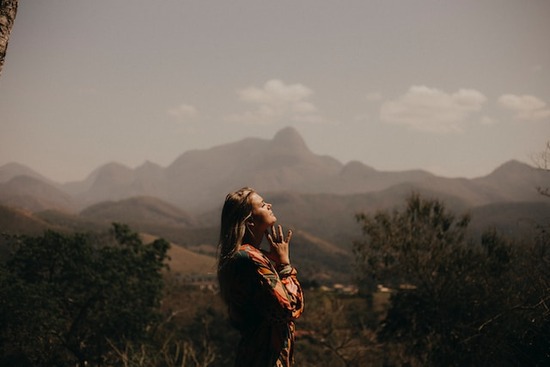 A woman coming to Jesus in prayer because He has promised to receive all who come to Him